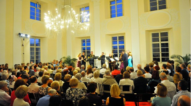 A concert of the Radovljica Festival in the Baroque Hall of the Radovljica Mansion