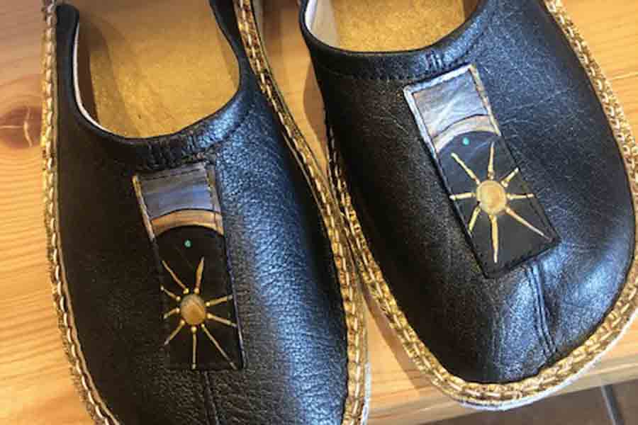 Manus slippers: hand-painted men's and women's slippers made from real leather and fleece  