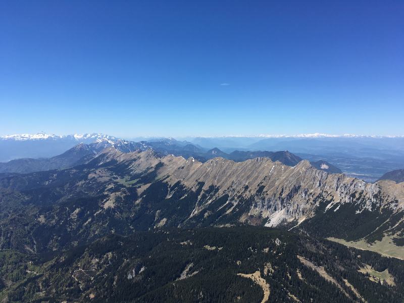 Pogled na najdaljši gorski greben v Sloveniji