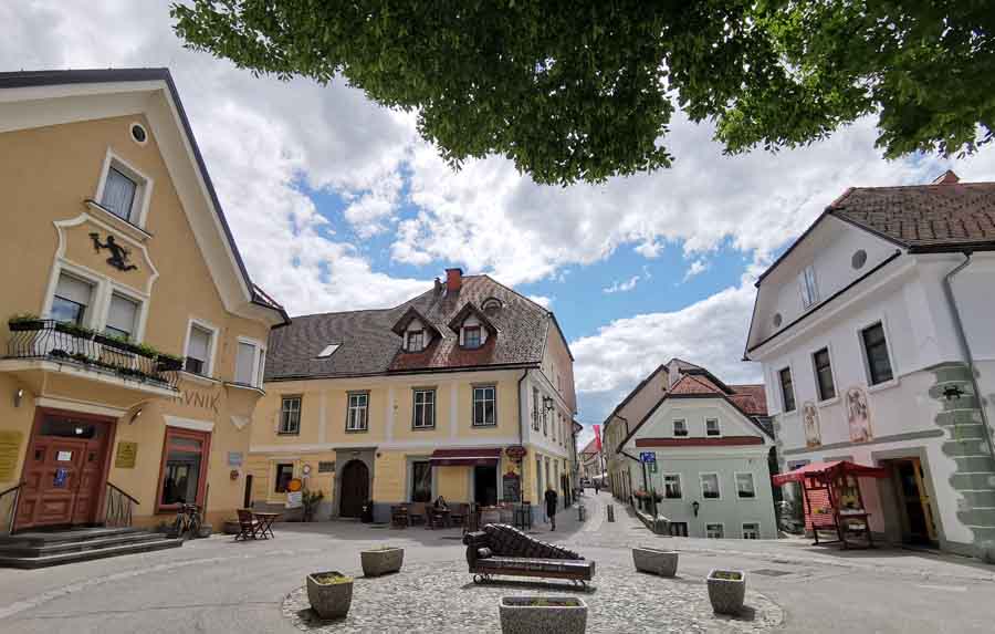 Mini-roundabout at the entrance to the old town of Radovljica