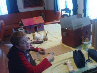 Izdelovanje barčic, arhiv družine Kavar