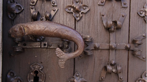 The noteworthy side door