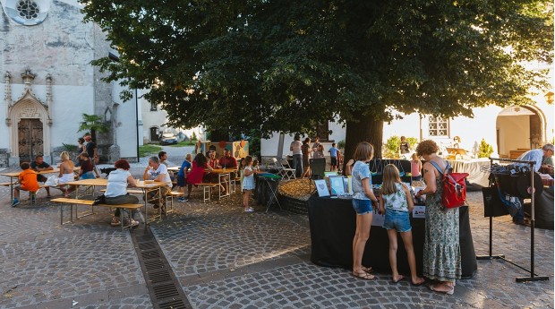 Četrtek na trgu pred cerkvijo