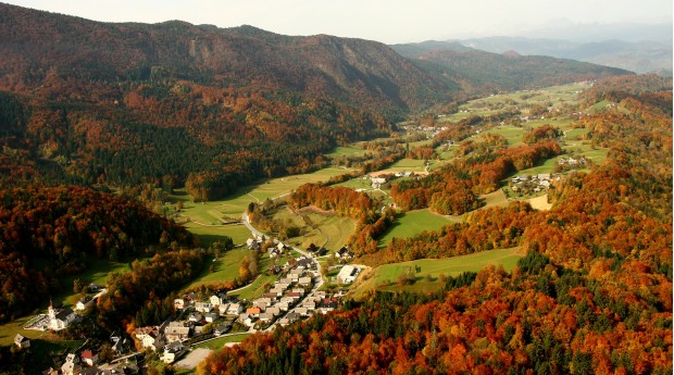 The Lipnica valley in autumn