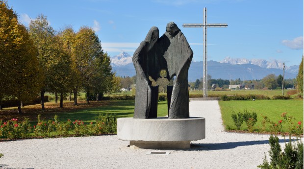 Statue der Hl. Familie im Park neben der Basilika 