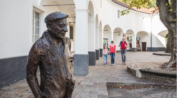 Bronzestatue von Cene Avguštin