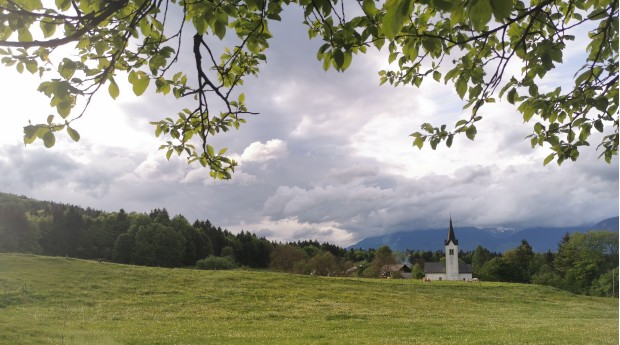 Češnjica pri Kropi, pot Kropa-Jamnik-Kropa