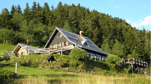 Roblekov dom mountain hut on Begunjščica 