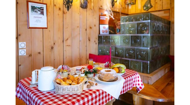 Slovenska tradicionalna hiša jedilnica