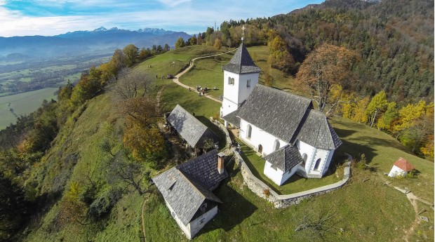 Sveti Peter nad Begunjami, pot Begunje-Smokuški vrh-Begunje